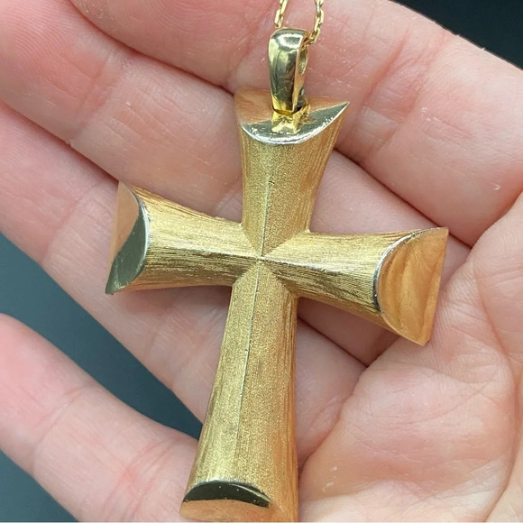 Vintage Avon 1976 Florentine Finish Brushed Gold Tone Cross - Picture 8 of 14